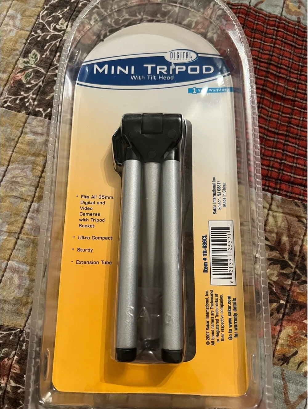 Mini tripod with tilt head